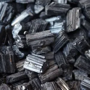 turmalina negra sin pulir grande