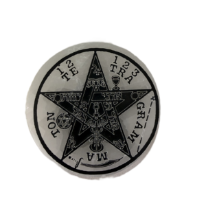 base de selenita con amuleto