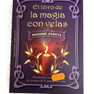 libro de hechizos con velas
